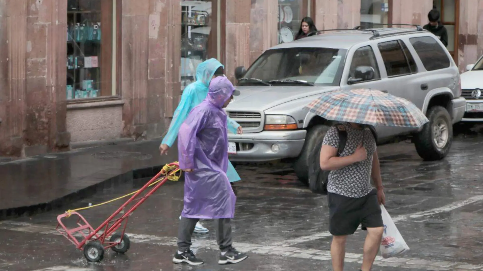 Lluvia en el centro de Zacatecas